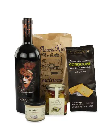 enigma fles wijn met twee zakken snacks en twee potjes
